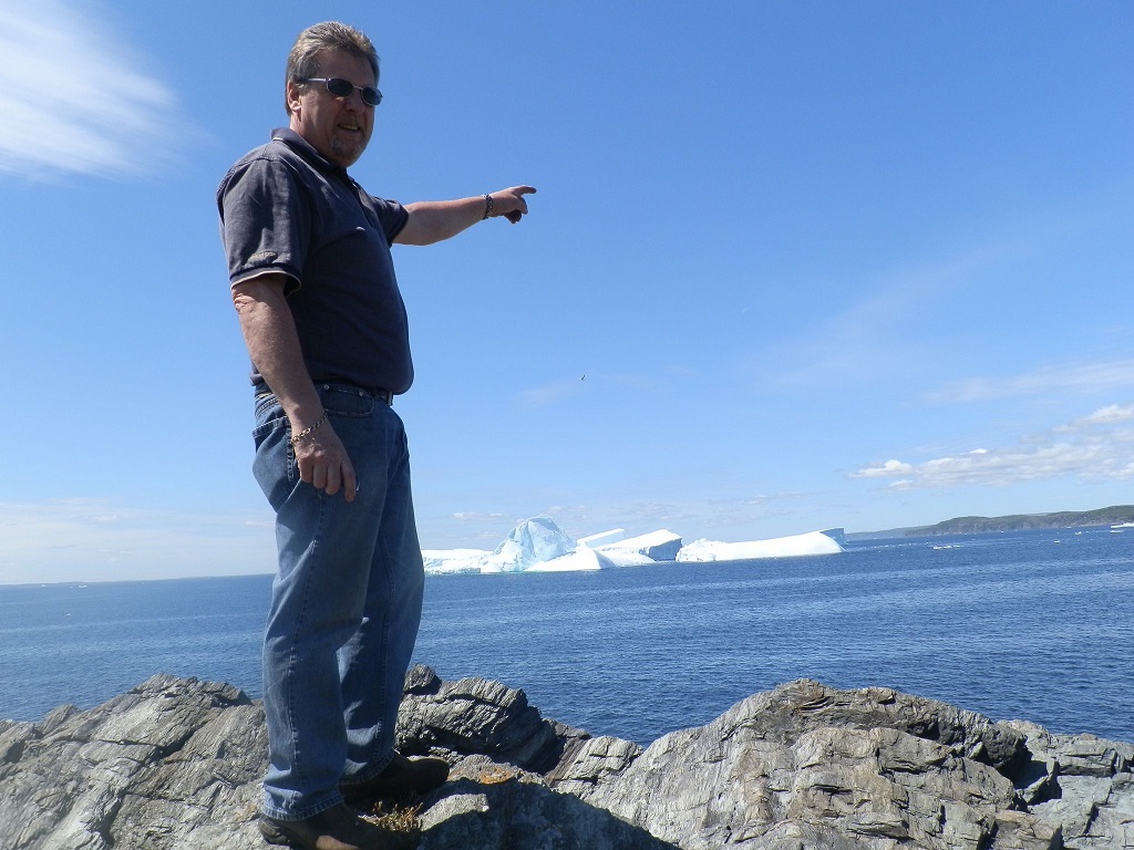 iceberg.jpg (242,530 bytes)